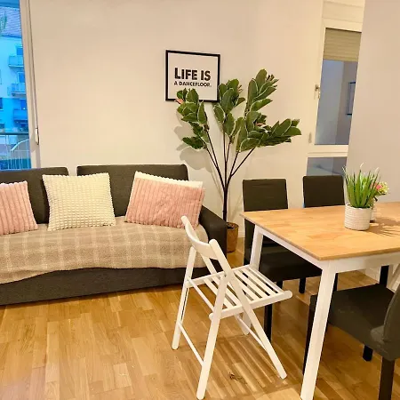 Modern Apartment Near Vienna With Balcony * Wiener Neudorf