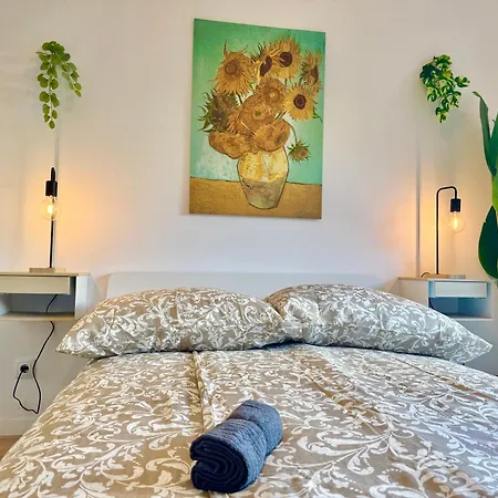 Modern Apartment Near Vienna With Balcony * Wiener Neudorf